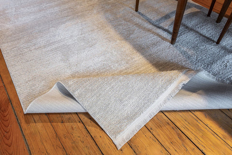 Morien Serisi Krem Renk Yumuşak Makine Halısı AP-8421